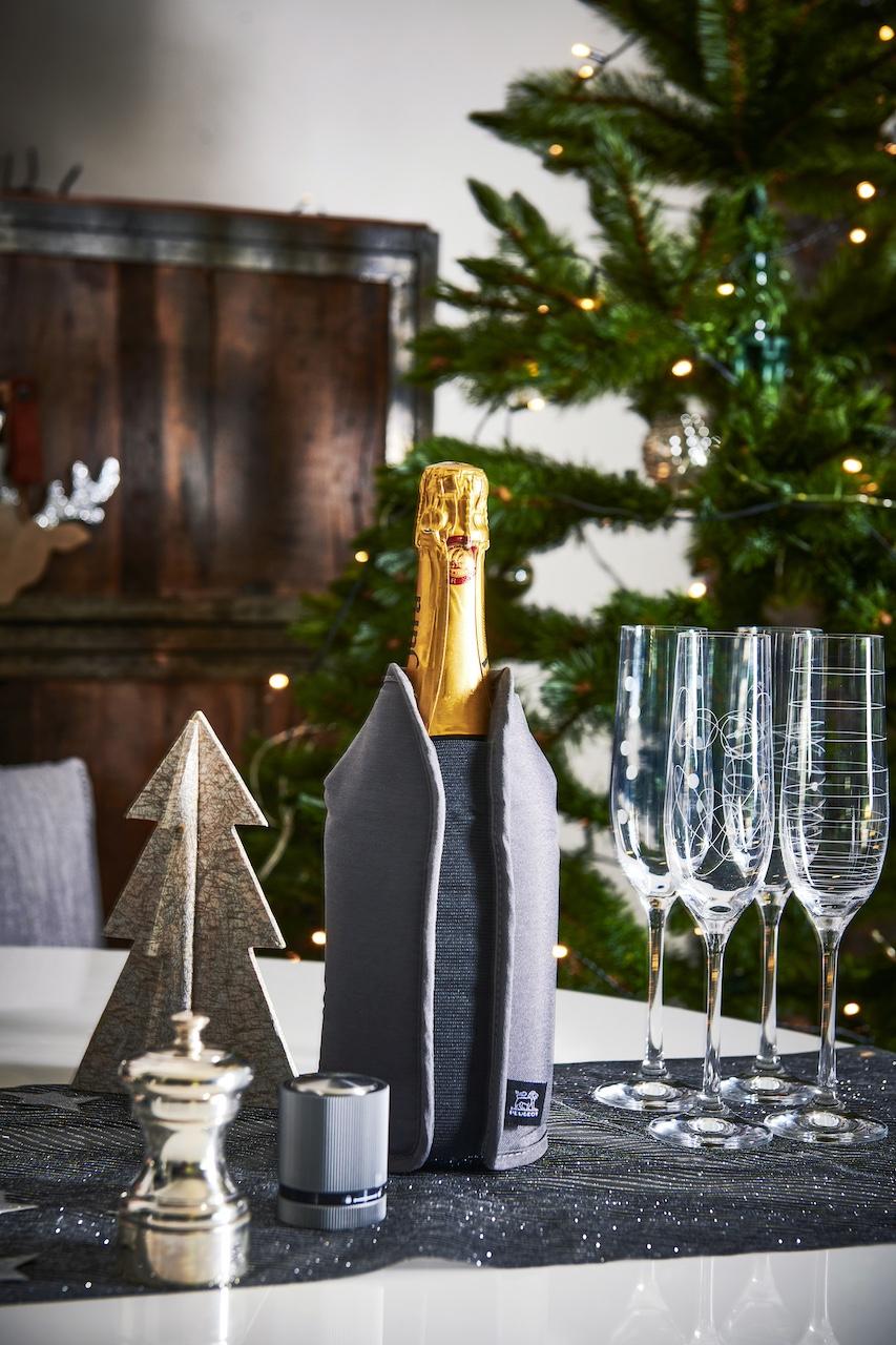 Get into the Christmas Spirit with These Festive Home Décor Items