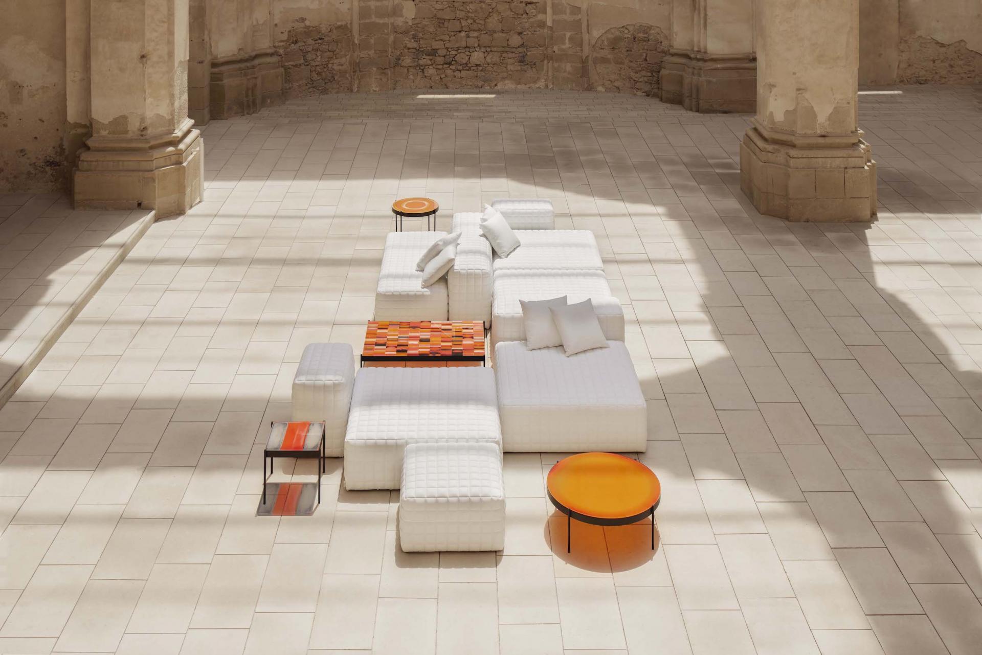 Gandia Blasco 品牌旗下Erno 系列，時尚幾何形狀的多功能坐墊，提升戶外空間美感