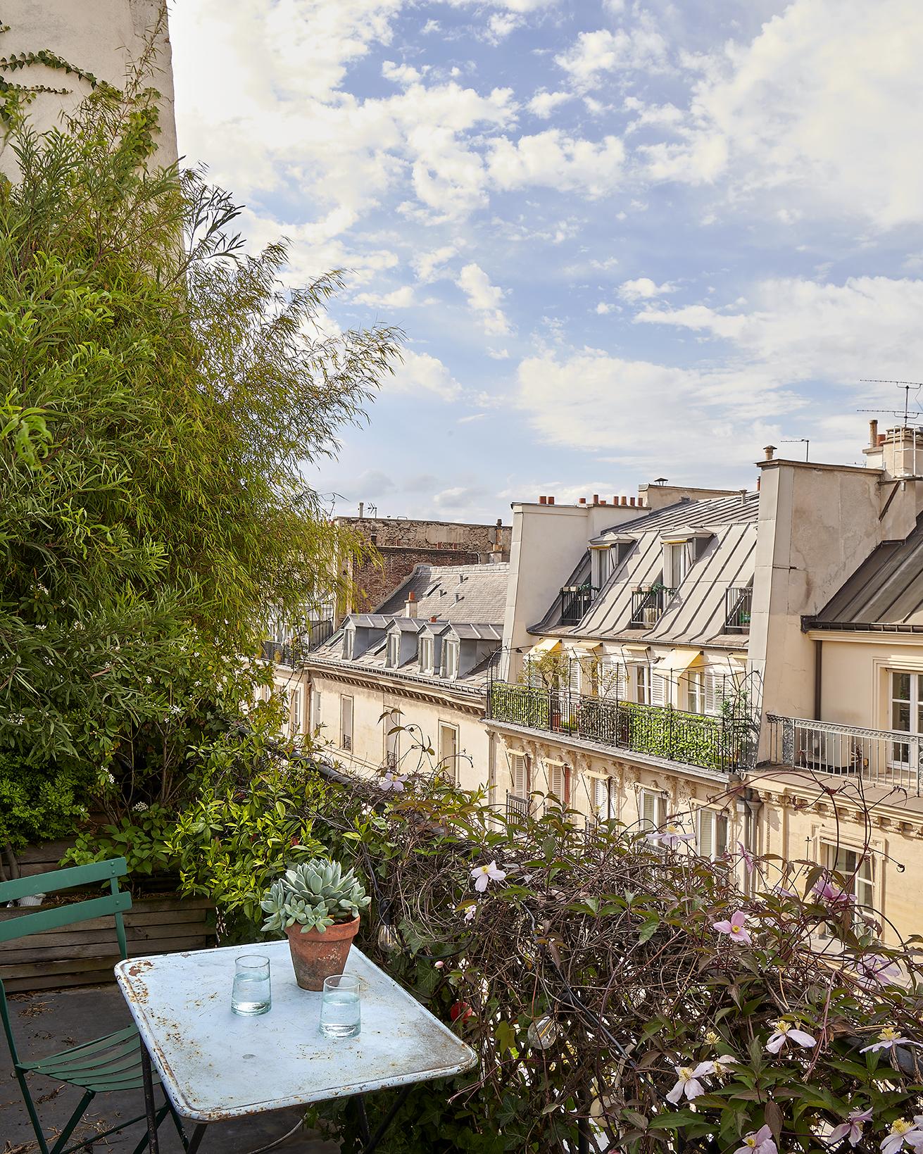 Pierre Frey第三代傳人的巴黎居所，以色彩及圖案構建藝術空間