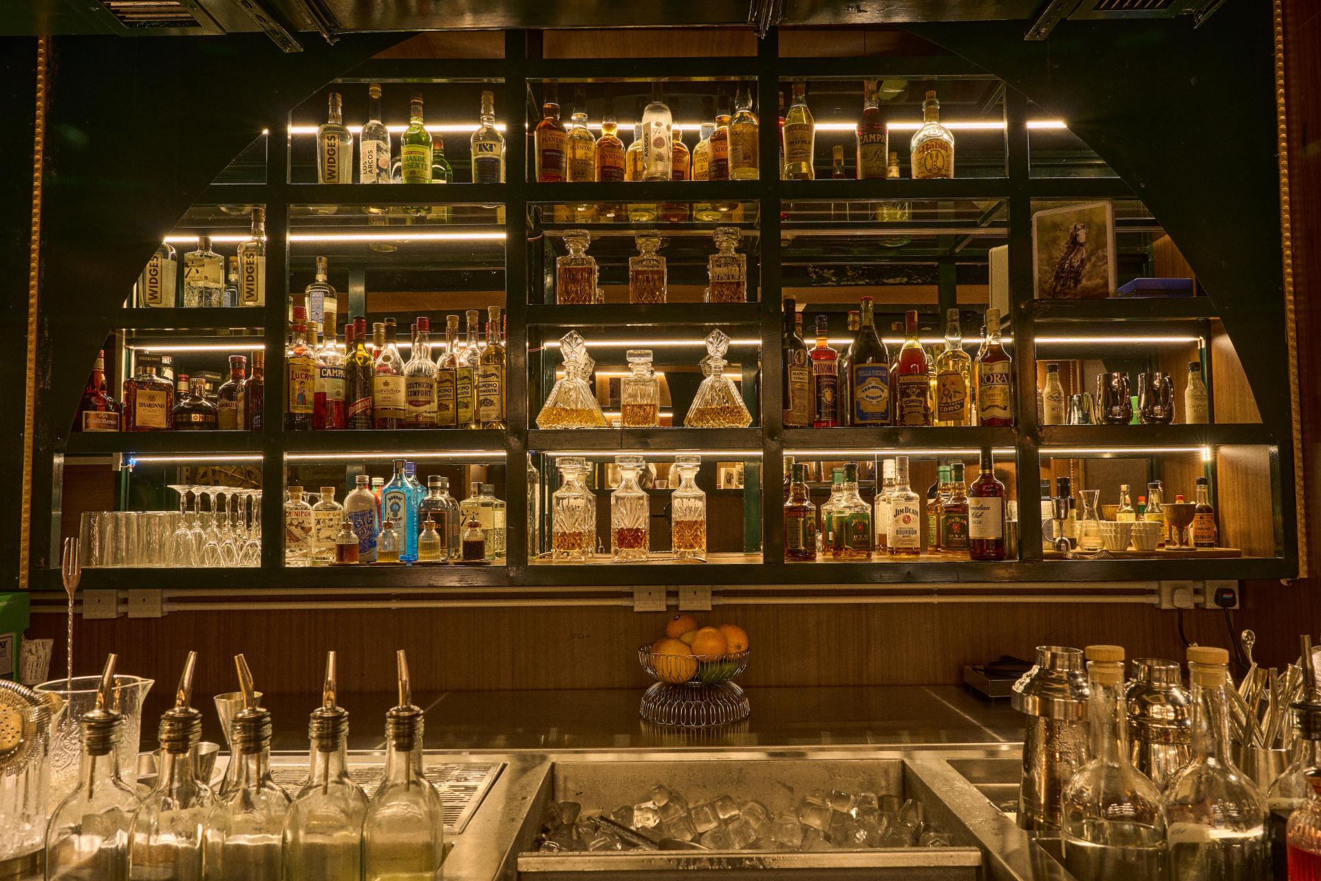 The Blind Spot: Hong Kong's New Speakeasy Pays Tribute to 1920s British Drinking Establishments