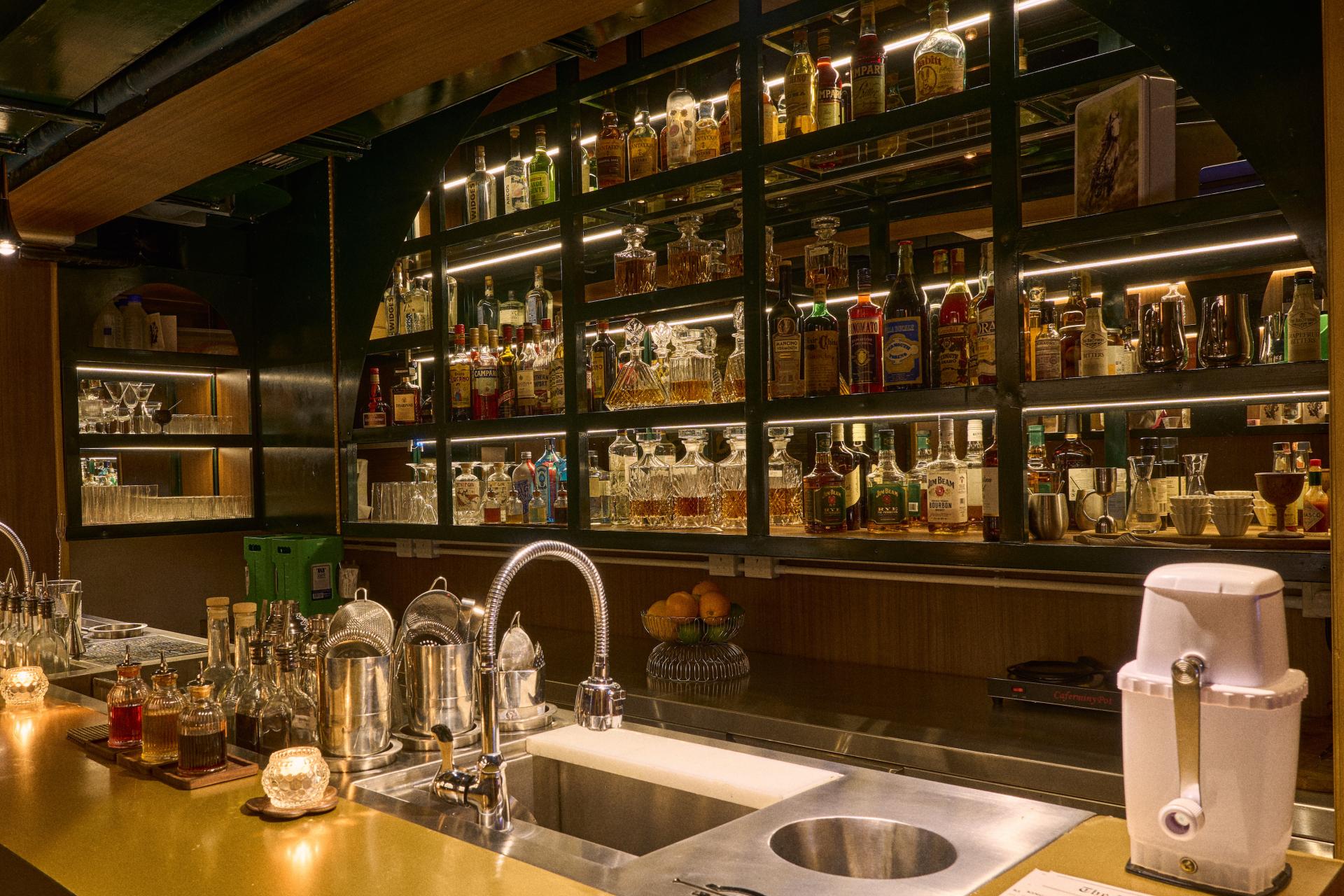 The Blind Spot: Hong Kong's New Speakeasy Pays Tribute to 1920s British Drinking Establishments