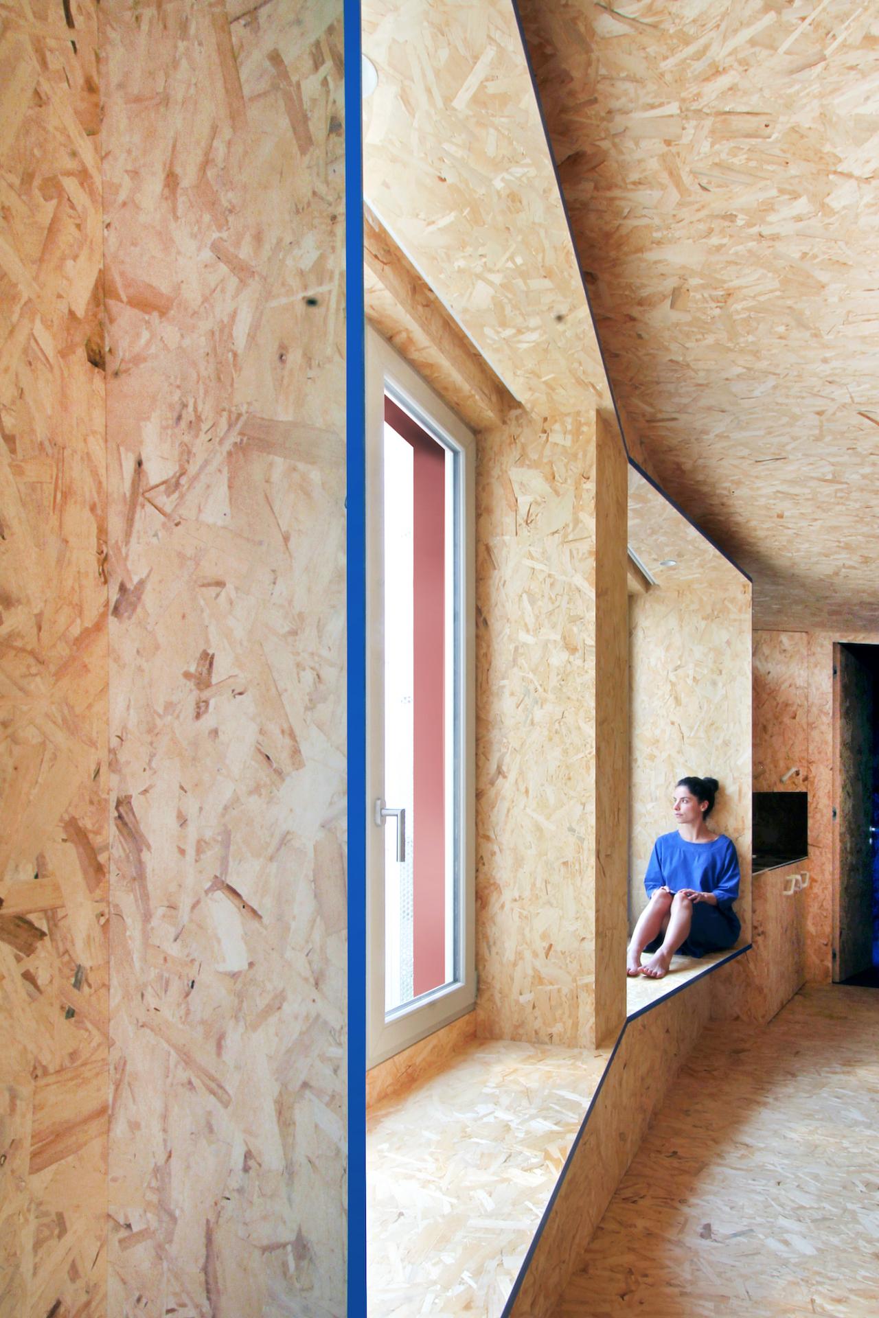 Indigo Blue and OSB Wood Come Together for a Delightful Pied-à-terre in Bergamo