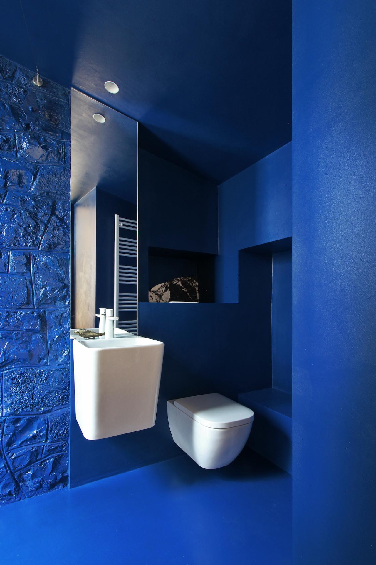 Indigo Blue and OSB Wood Come Together for a Delightful Pied-à-terre in Bergamo