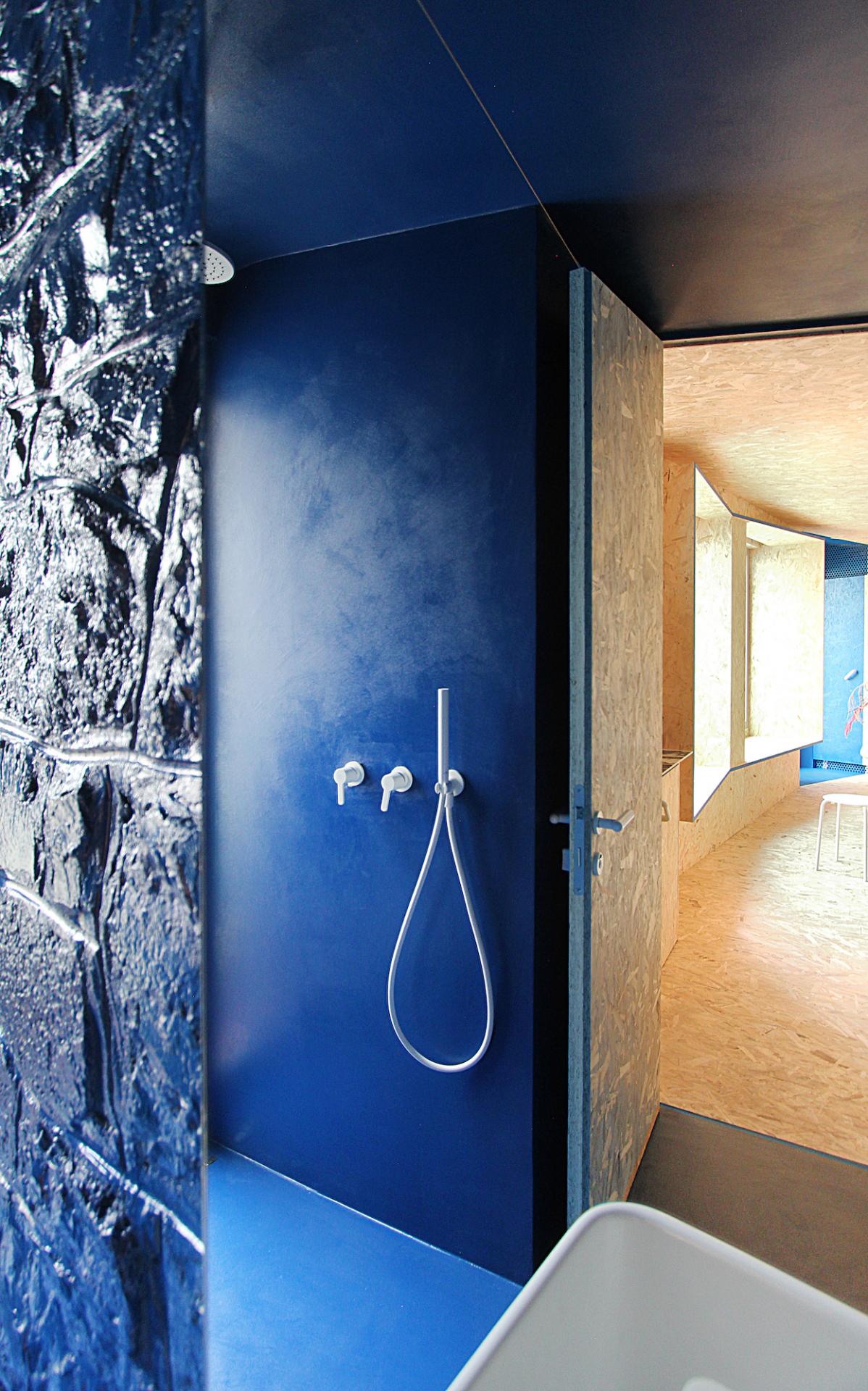 Indigo Blue and OSB Wood Come Together for a Delightful Pied-à-terre in Bergamo