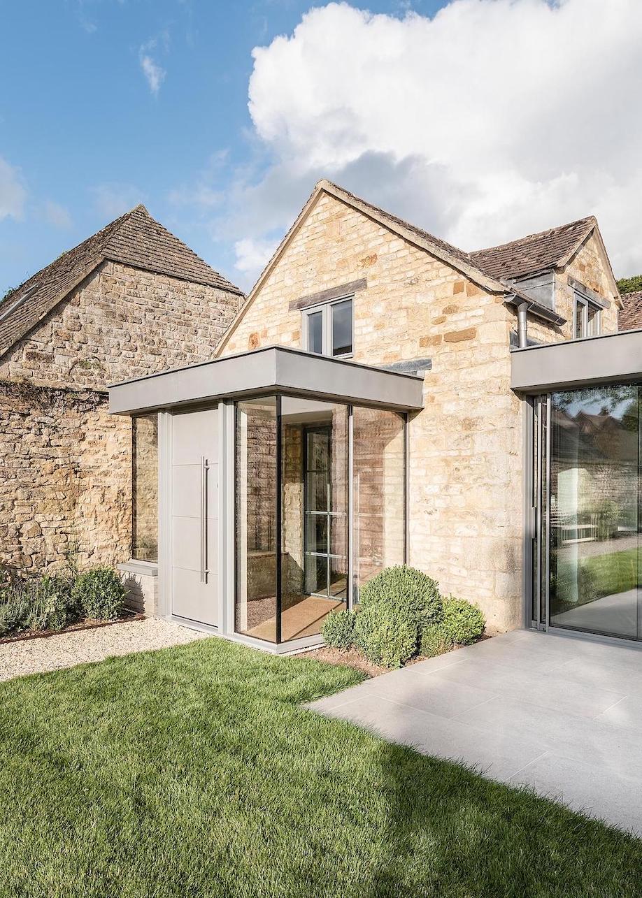 Design Storey Architects Bring 19th-Century Coach House in Cotswolds, England Back to Life