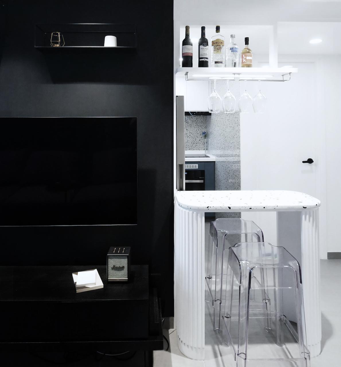 4 Monochromic Hong Kong Homes that Work Black-and-White Magic