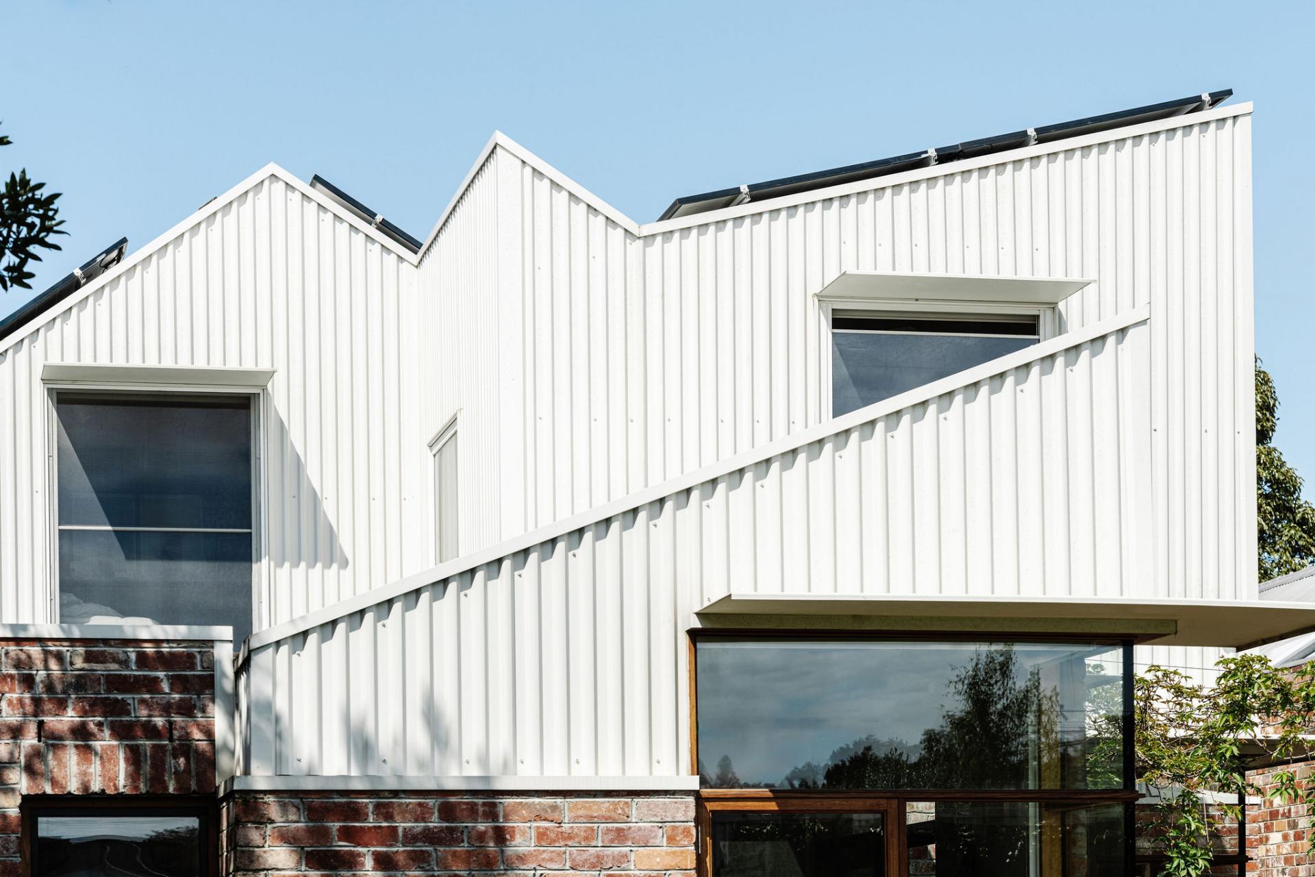 This Australian Bungalow Folds Like the Chatterbox Game