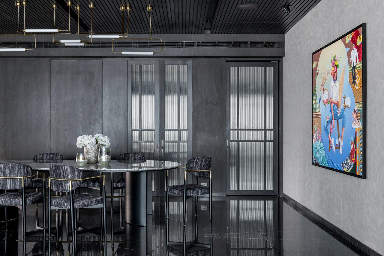 印度孟買3,000呎的The Charcoal Residence, 築構色彩與紋理的活力空間