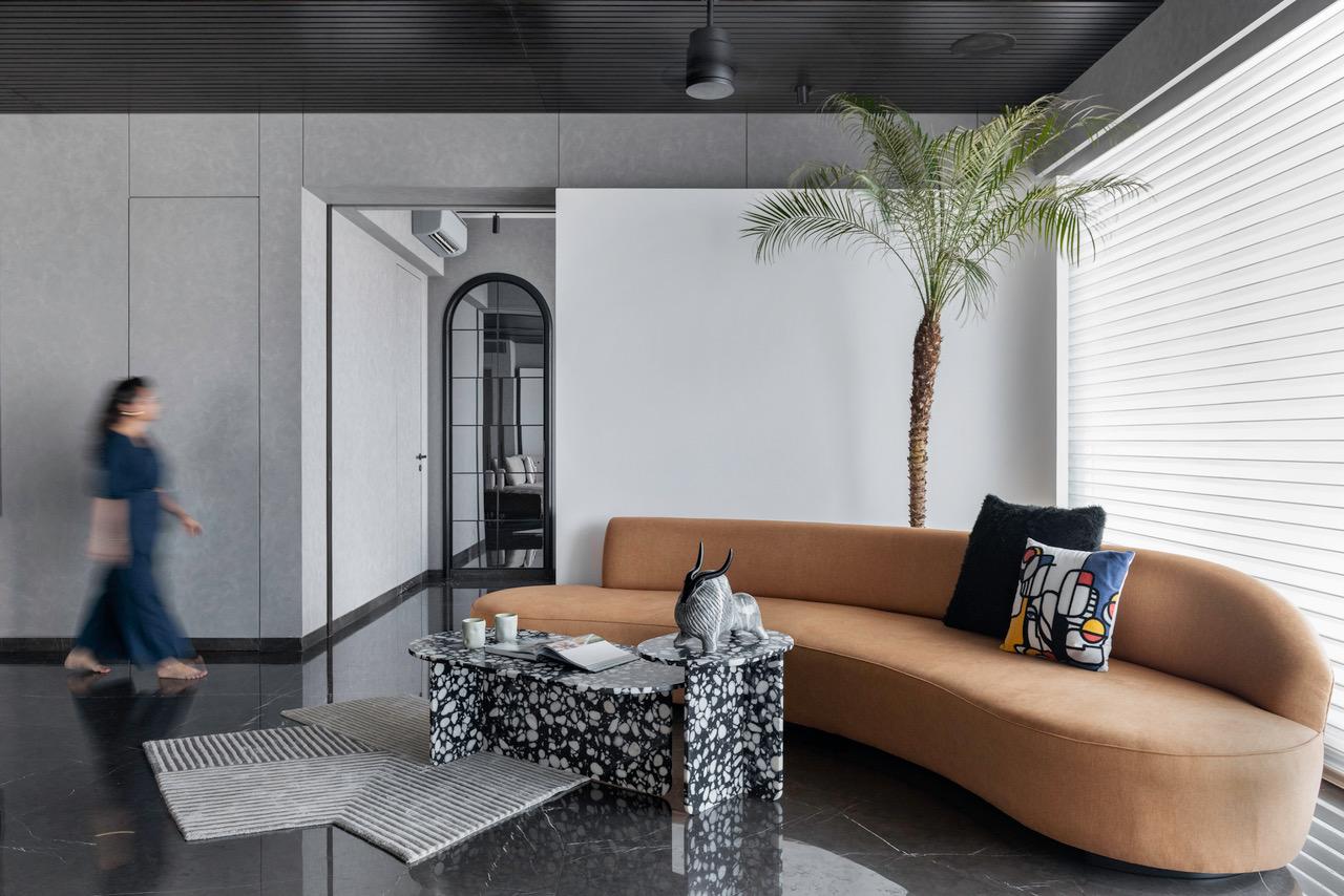 印度孟買3,000呎的The Charcoal Residence, 築構色彩與紋理的活力空間