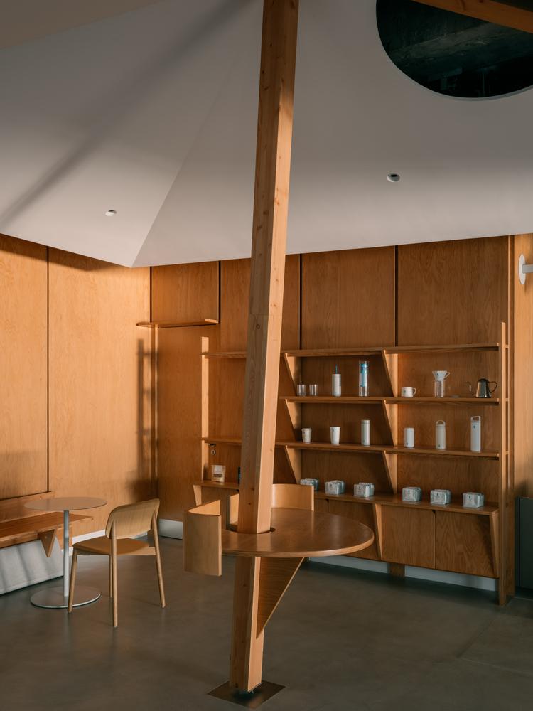 Blue Bottle Coffee上海西岸店, 老船塢邊的咖啡美學