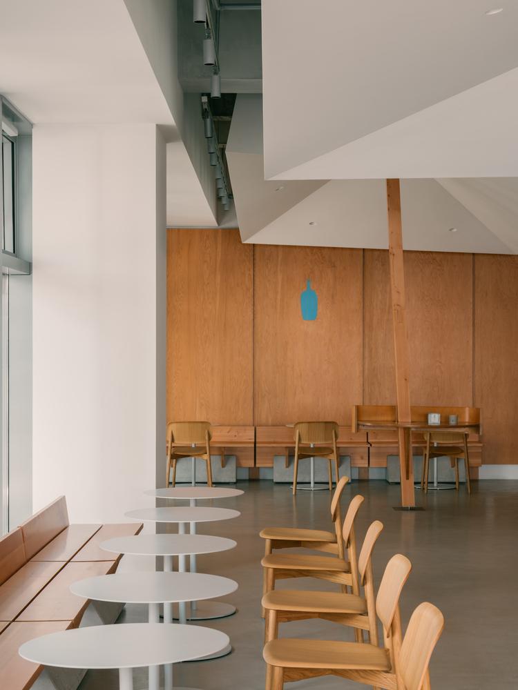 Blue Bottle Coffee上海西岸店, 老船塢邊的咖啡美學