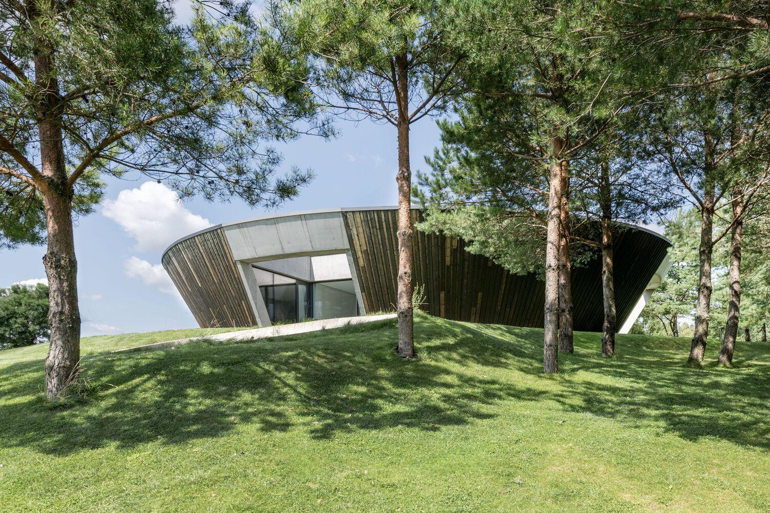 由YCL Studio精心雕琢的立陶宛湖畔建築Villa O