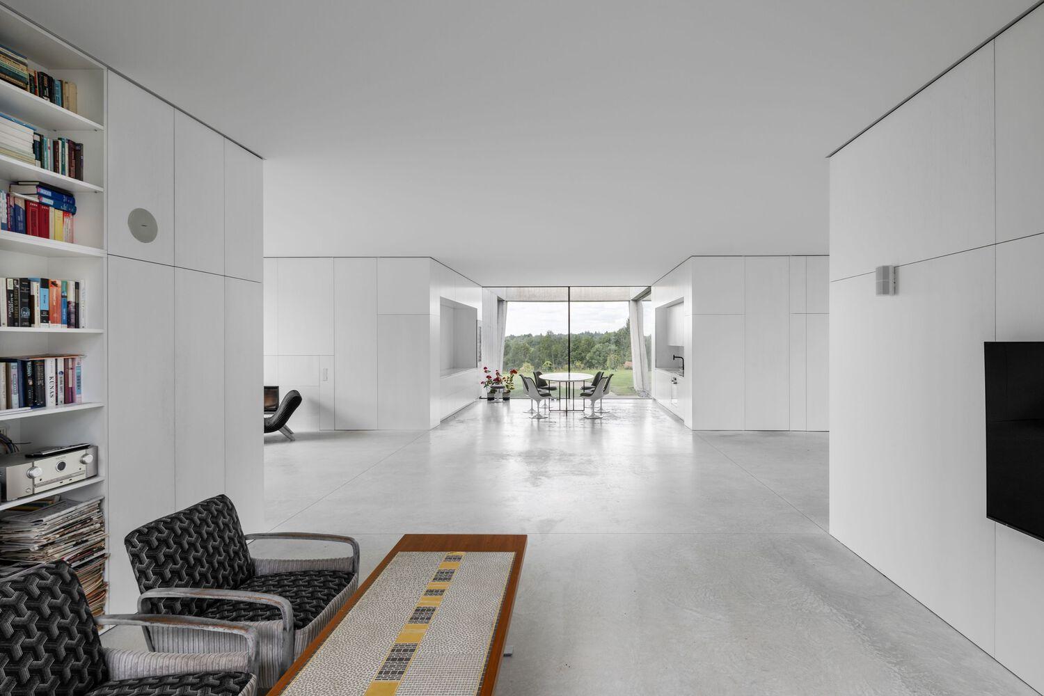 由YCL Studio精心雕琢的立陶宛湖畔建築Villa O