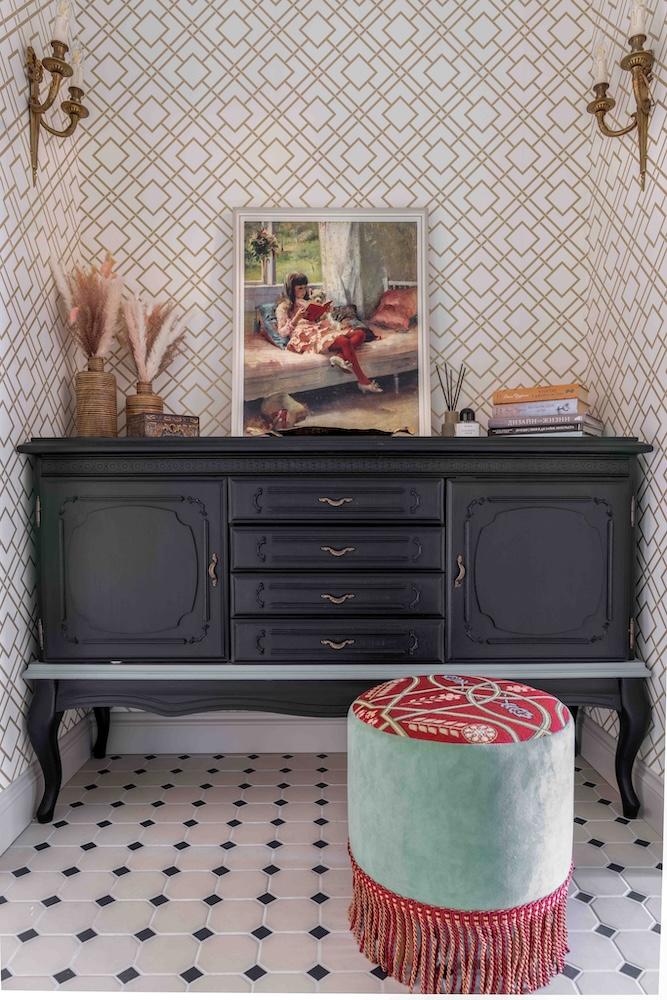 Tour a 1920s-Inspired Abode that Glows like a Jewellery Box 