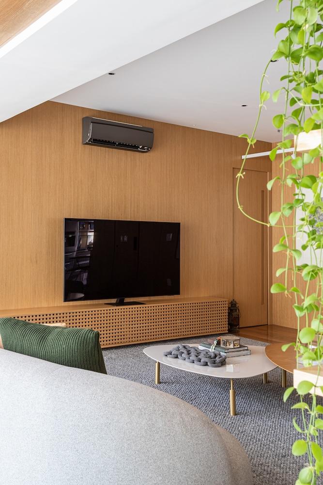 Modern Comfort Meets Nature in this São Paulo Apartment