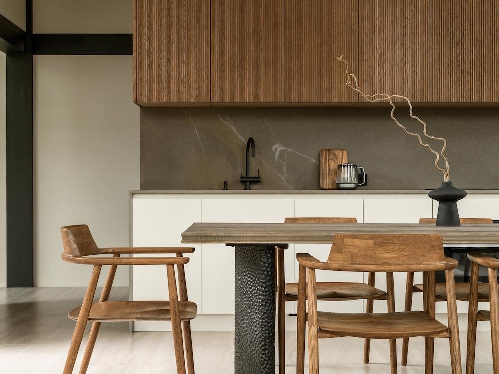 Japandi and Wabi-sabi Make for a Zen-filled Dwelling in the Woods