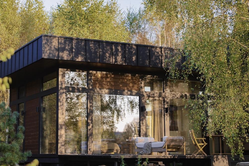 Japandi and Wabi-sabi Make for a Zen-filled Dwelling in the Woods