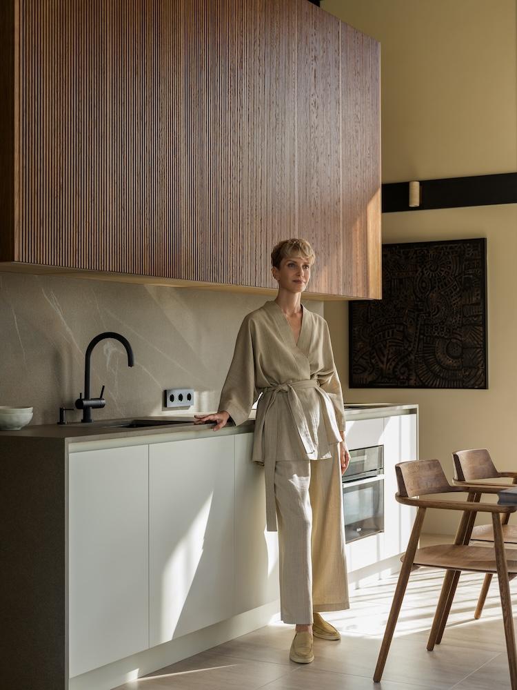 Japandi and Wabi-sabi Make for a Zen-filled Dwelling in the Woods