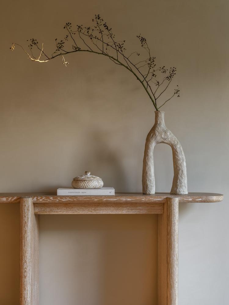Japandi and Wabi-sabi Make for a Zen-filled Dwelling in the Woods