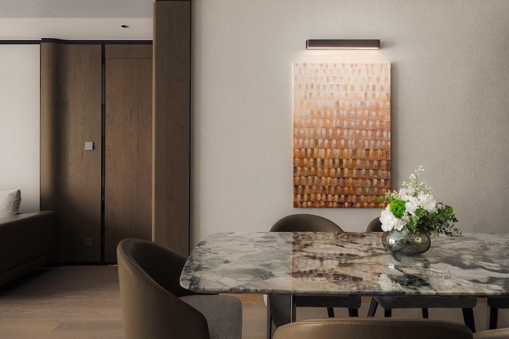Inside a 1,388 Sq.ft Villa Lucca Apartment with Depth and Contrast