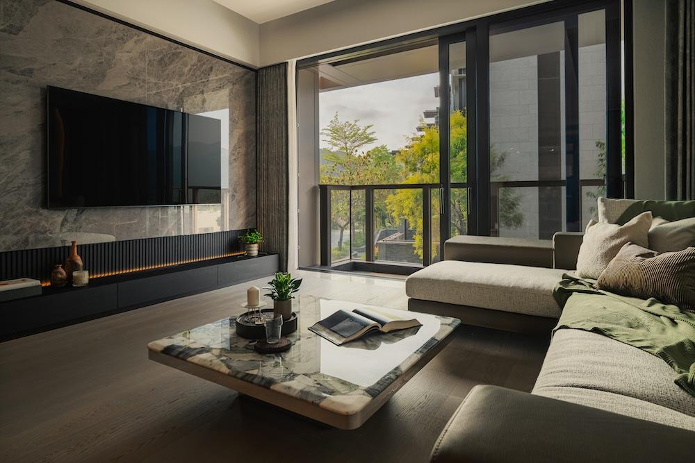 Inside a 1,388 Sq.ft Villa Lucca Apartment with Depth and Contrast