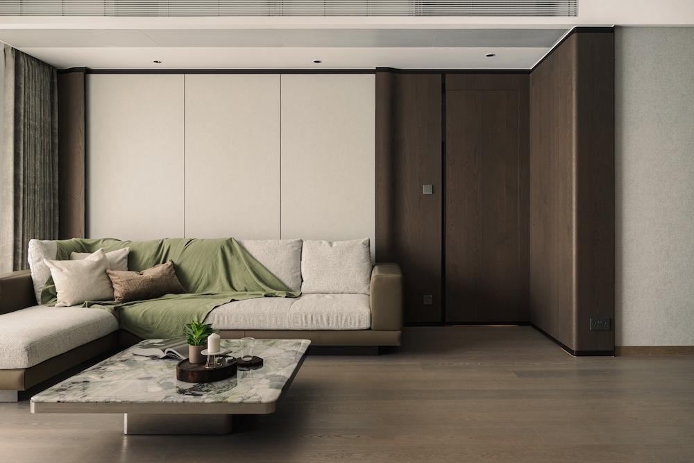 Inside a 1,388 Sq.ft Villa Lucca Apartment with Depth and Contrast