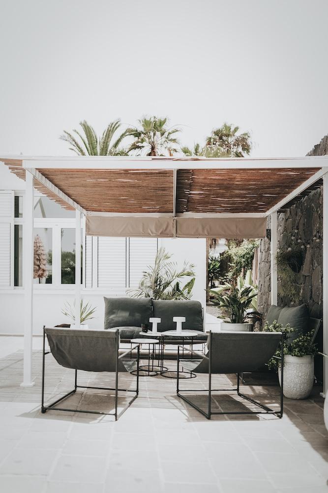 White and Green Villa in Lanzarote Blends Simplicity with Natural Beauty  