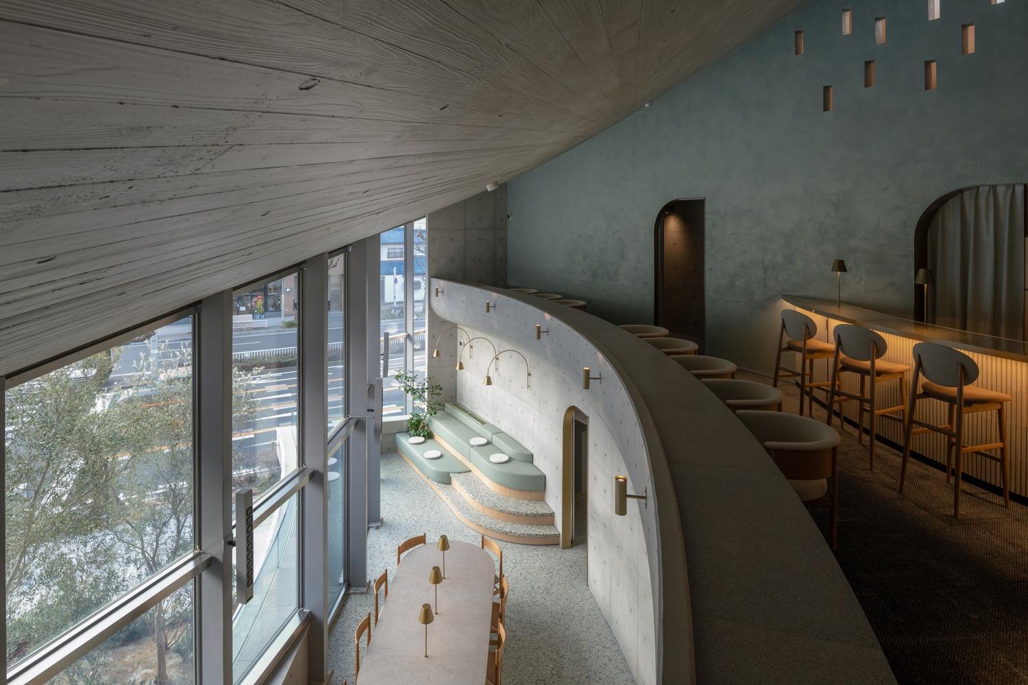 名古屋藍色磁磚屋頂咖啡店，由日本建築師永山祐子精心打造