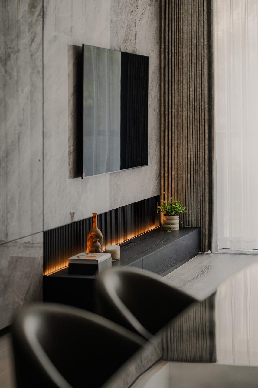 Inside a 1,388 Sq.ft Villa Lucca Apartment with Depth and Contrast