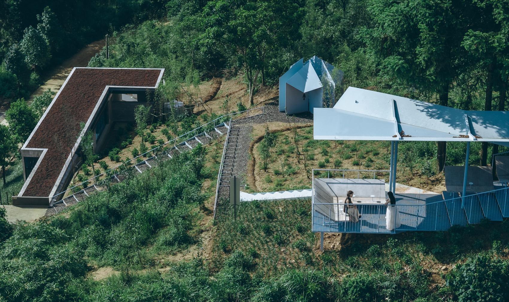 廣東惠州南崑山「半山雲海驛站」，三座隱於山林間的詩意建築
