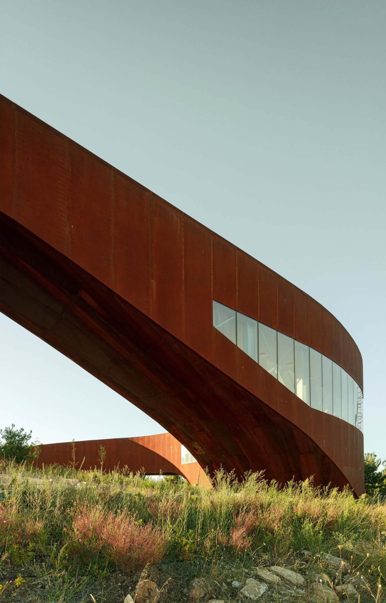 Meet Weathering Steel, a Material That Tells its Own Story 