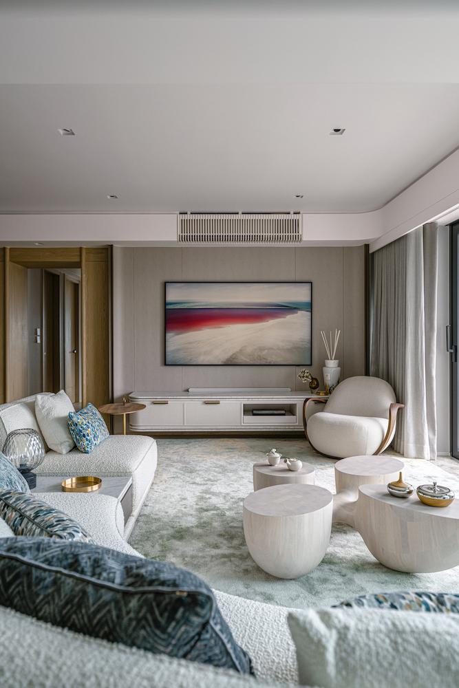 This 1,500 sq.ft Pok Fu Lam Home Captures the Quiet Beauty of Sunset Moments