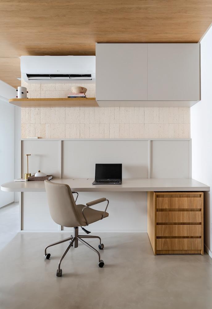 Warm Wood and Smart Reconfiguration Make for 785 Sq.ft. Solo-Living Haven 