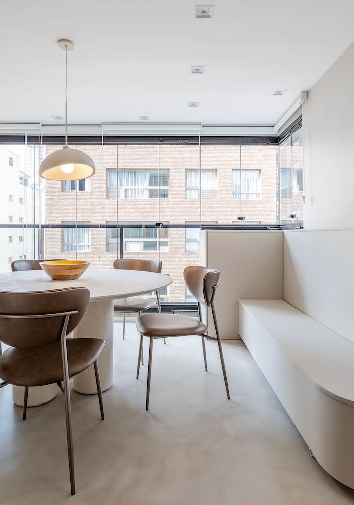 Warm Wood and Smart Reconfiguration Make for 785 Sq.ft. Solo-Living Haven 