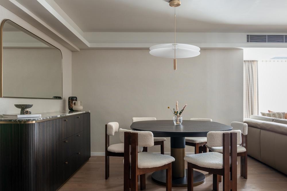 Quiet Luxury Permeates Throughout this 1,368 sq.ft City Garden Abode