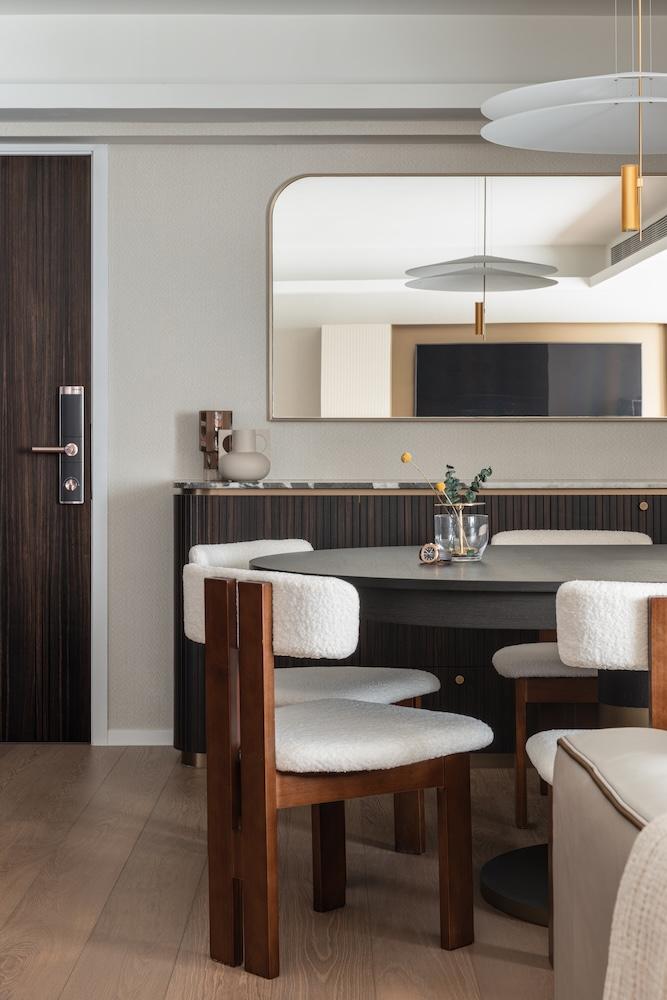 Quiet Luxury Permeates Throughout this 1,368 sq.ft City Garden Abode