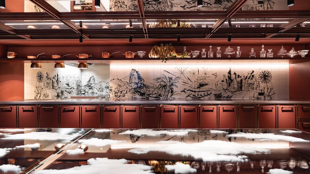 Inside the House of Great Treasure Showroom in Causeway Bay