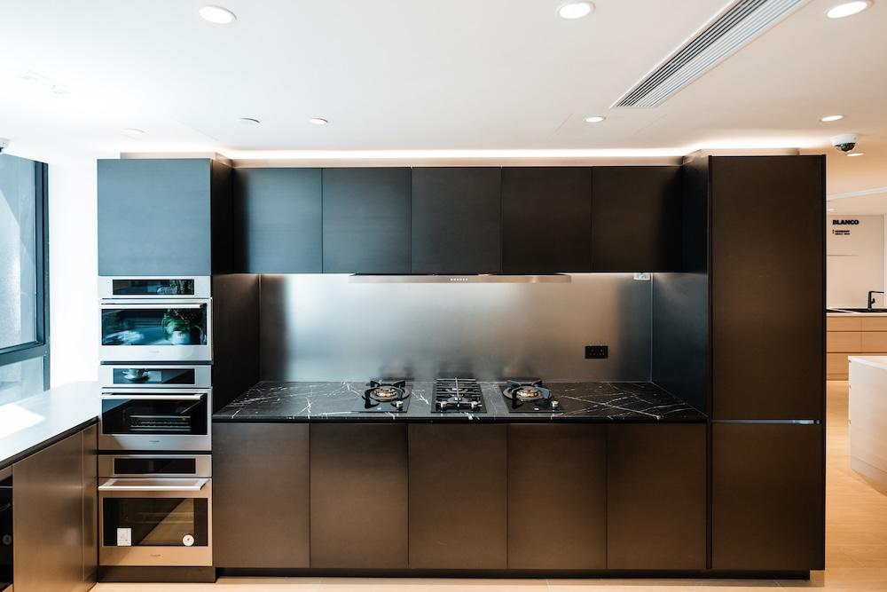 Inside the House of Great Treasure Showroom in Causeway Bay