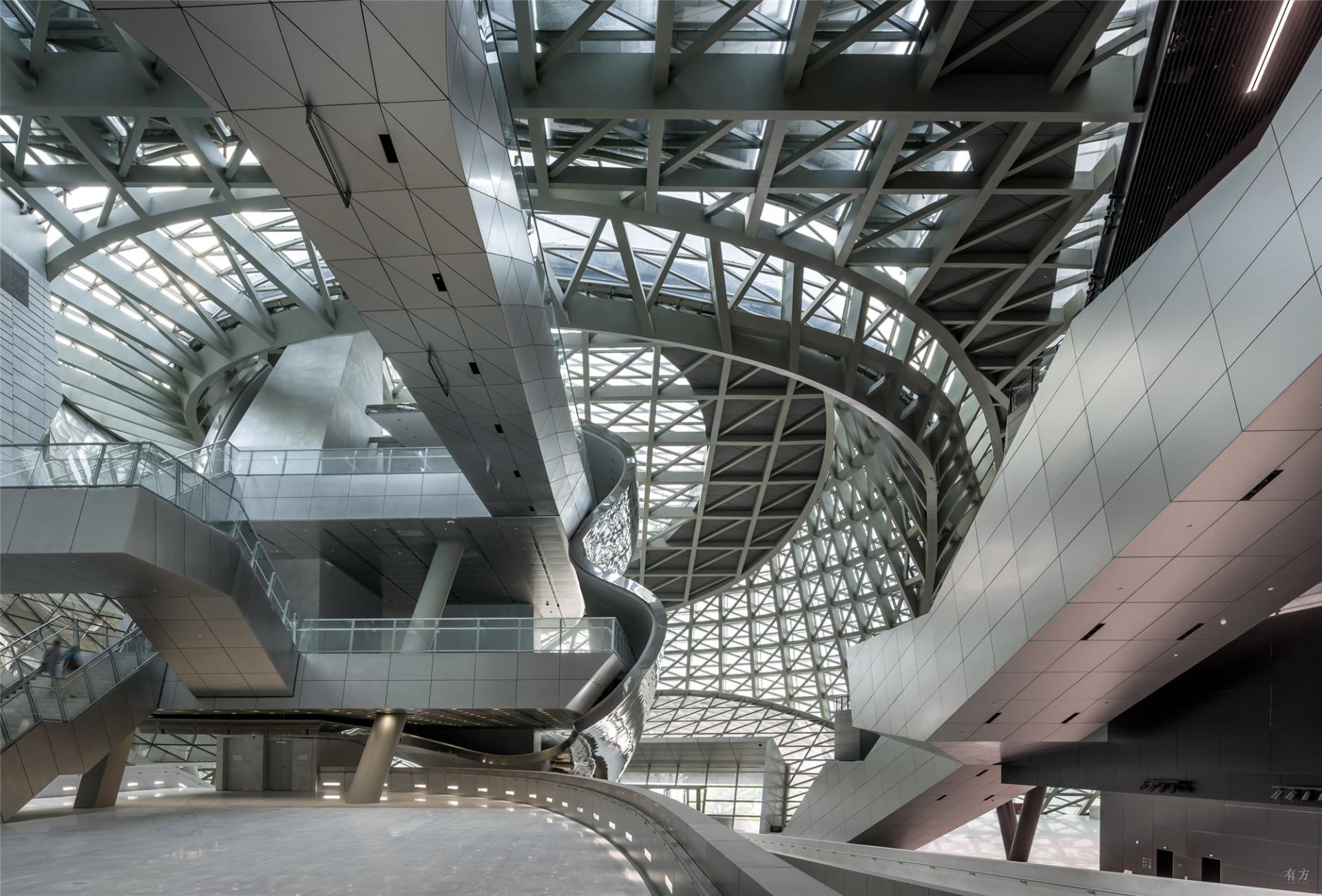 由奧地利藍天組打造的深圳當代藝術與城市規劃館，以前衛解構主義成深圳地標