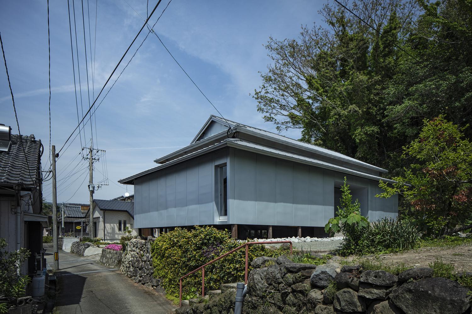 鹿兒島阿久根傳統木屋翻新，蛻變成米芝蓮主廚的海岸新居