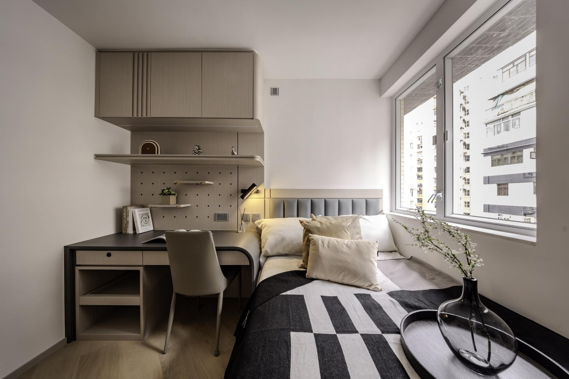 Flowing Curves and Light Wood Define this Minimalist North Point Home